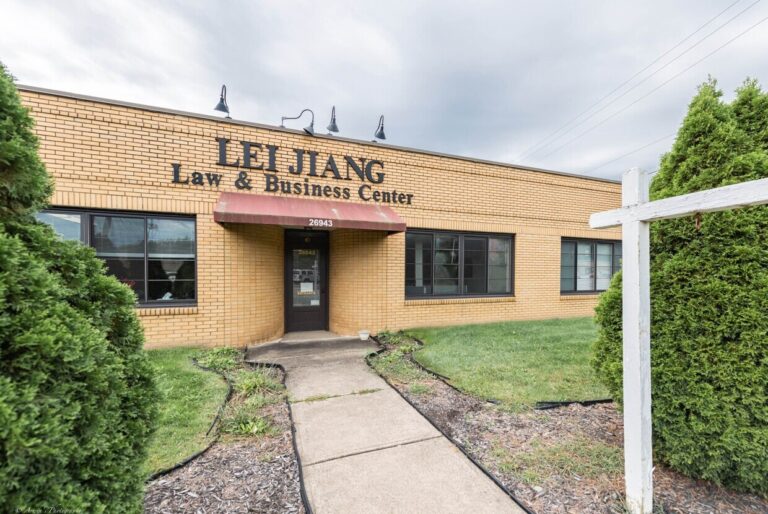 26943 Westwood Rd – front entrance