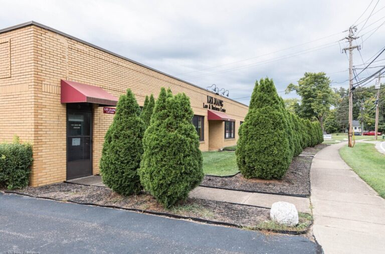 26943 Westwood Rd – side of the building with landscaping