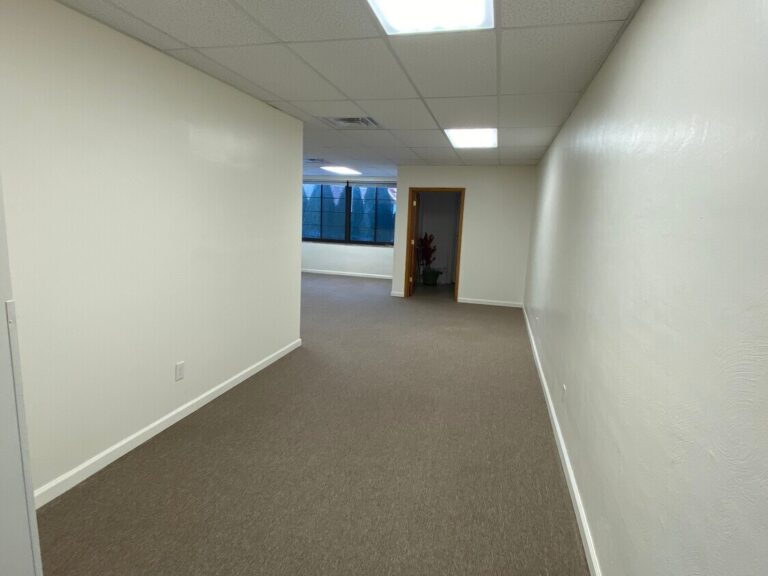 26943 Westwood Rd – hallway