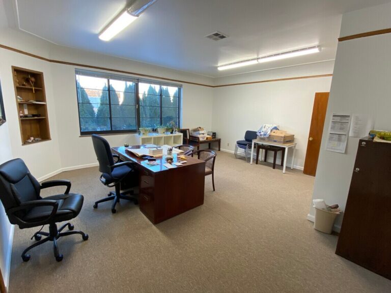 26943 Westwood Rd – furnished office