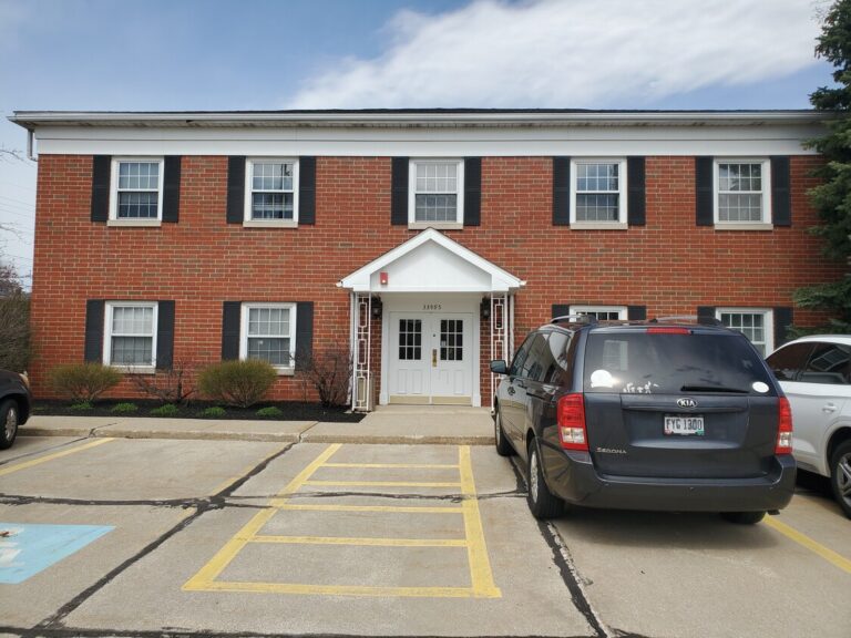 33595 Bainbridge Rd – front entrance
