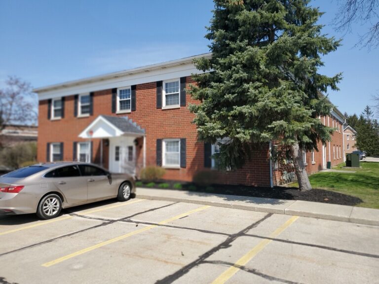 33595 Bainbridge Rd – building exterior