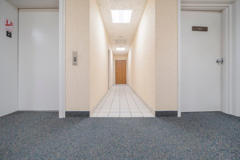 33595 Bainbridge Rd – hallway