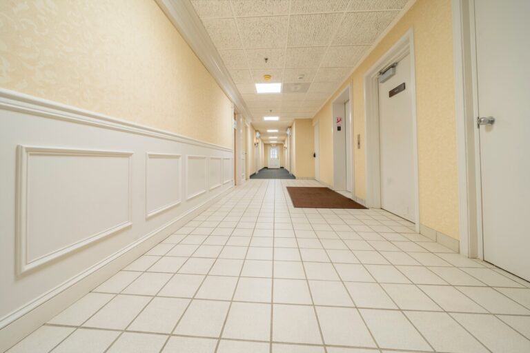33595 Bainbridge Rd – entry hallway