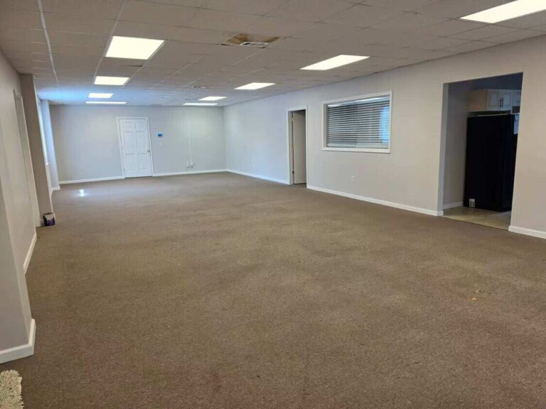 26943 Westwood Rd, Suite B – open office area