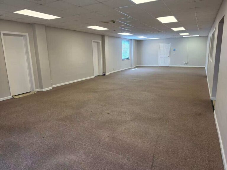 26943 Westwood Rd, Suite B – open office area